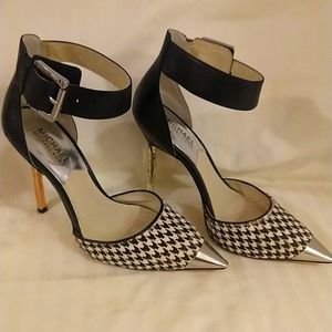 Michael Kors ankle strap buckle heel sz 7M